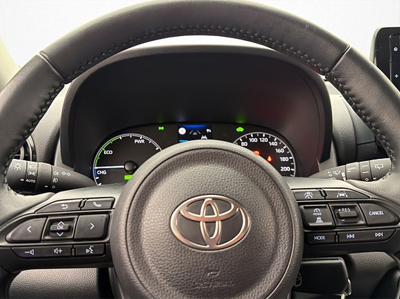 Toyota Yaris 12 of 27