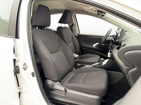 Toyota Yaris 21 of 27