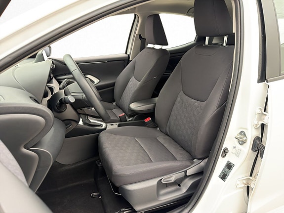 Toyota Yaris 8 of 27