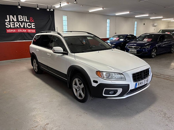 Volvo XC70 2 of 8