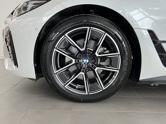 BMW i4 4 of 5