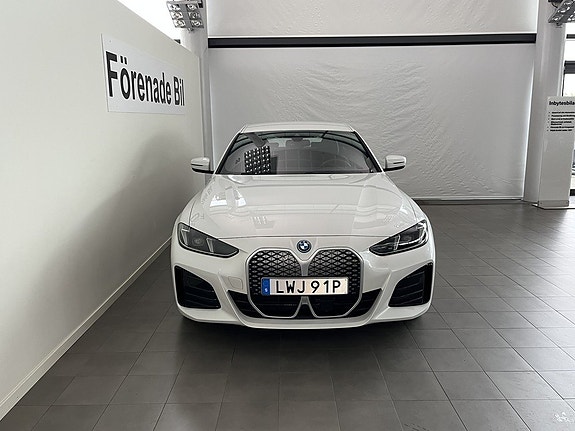 BMW i4 2 of 5