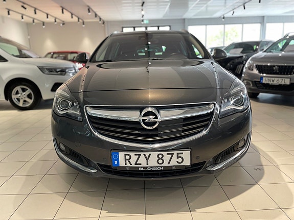 Opel Insignia 2 of 5