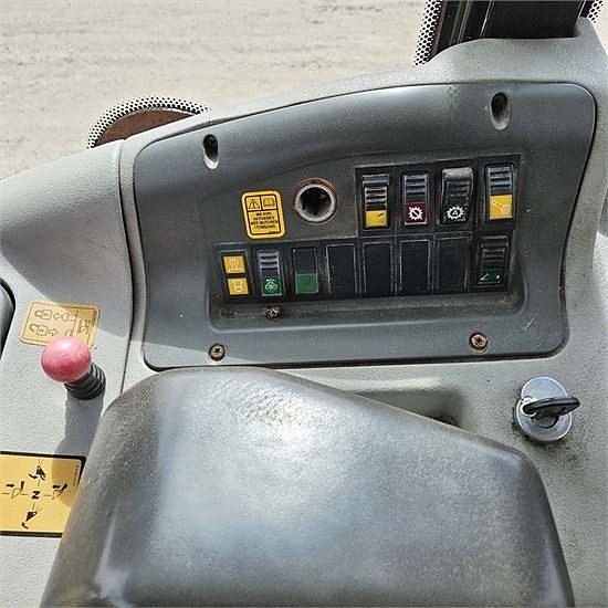 New Holland W170 - 14 ton 22 of 30