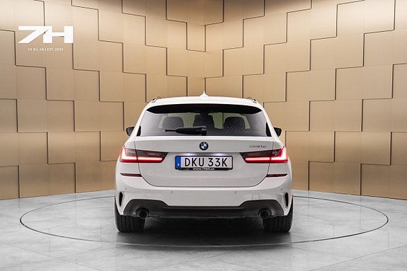 BMW 330e 4 of 5