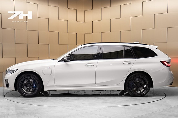 BMW 330e 2 of 5