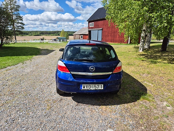 Opel Astra 4 of 5
