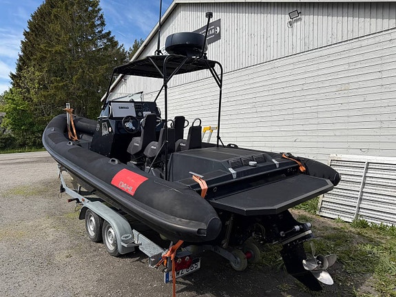 DAHL 27 / MerCruiser 8,1 425 hk - FULLUTRUSTAD inkl. trailer 3 of 12