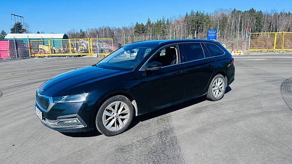 Skoda Octavia 2 of 5