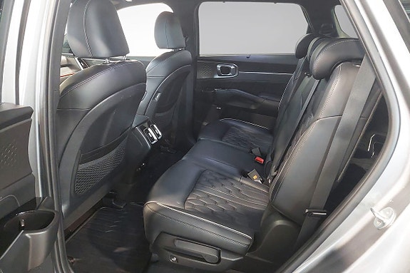 Kia Sorento 7 of 12