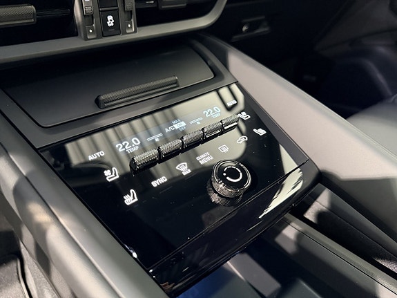 Porsche Macan 4 17 of 22