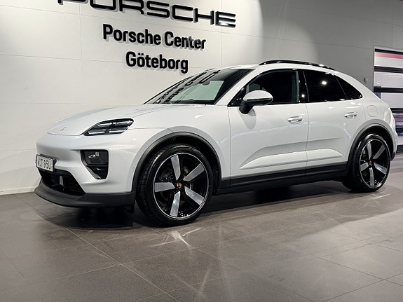 Porsche Macan 4 8 of 22