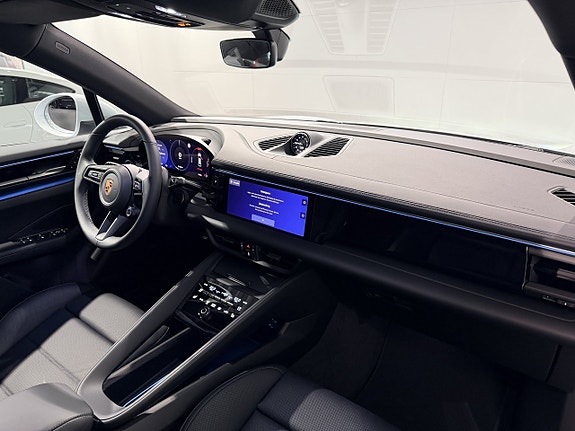 Porsche Macan 4 22 of 22
