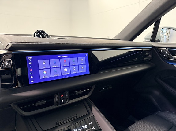 Porsche Macan 4 18 of 22