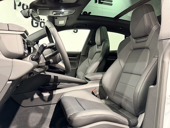 Porsche Macan 4 12 of 22