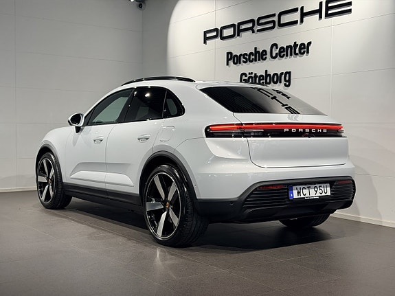 Porsche Macan 4 6 of 22