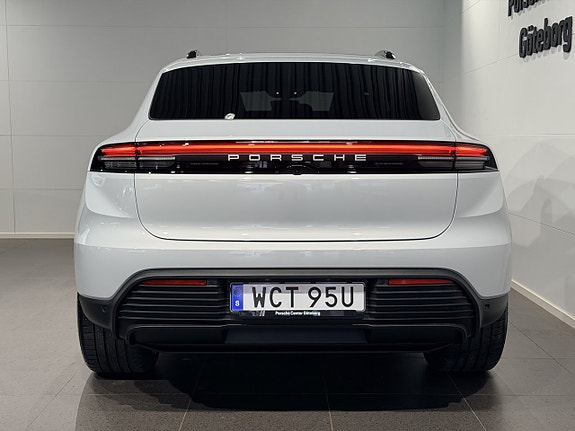 Porsche Macan 4 7 of 22