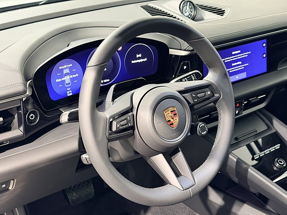 Porsche Macan 4 15 of 22