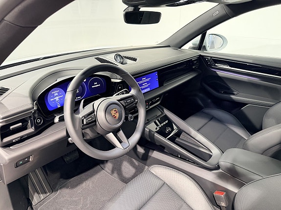 Porsche Macan 4 14 of 22