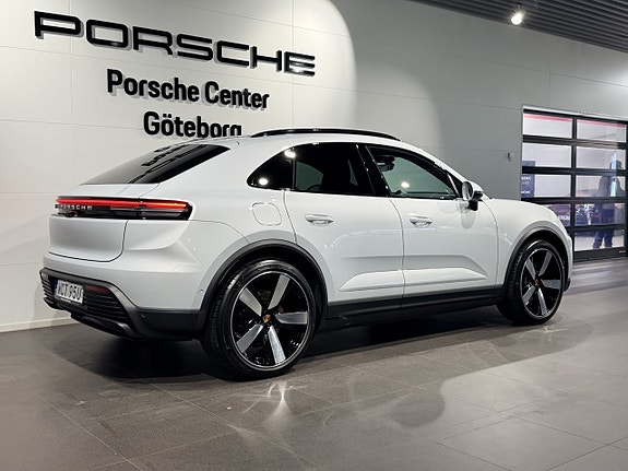 Porsche Macan 4 4 of 5