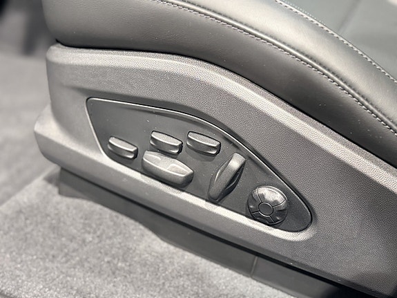 Porsche Macan 4 10 of 22