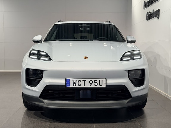 Porsche Macan 4 3 of 5