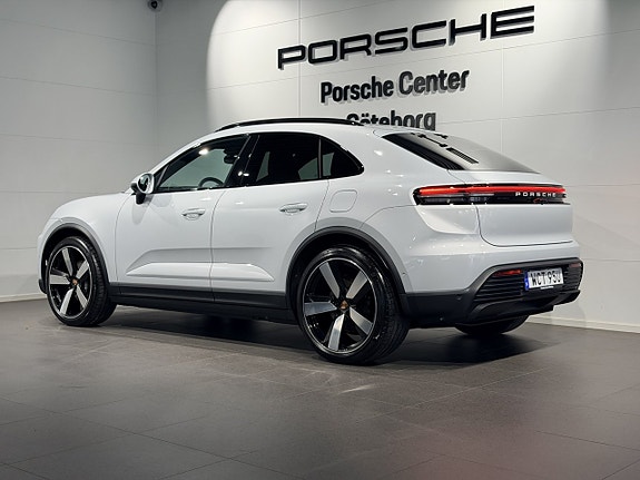 Porsche Macan 4 5 of 5
