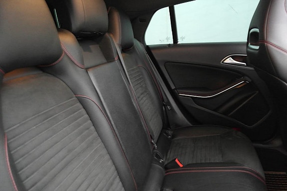 Mercedes-Benz CLA200 19 of 23