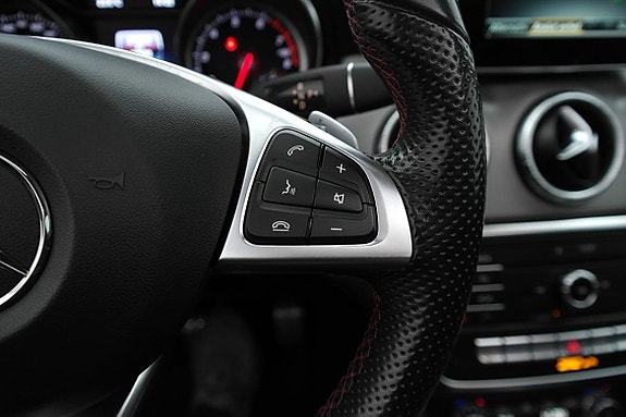 Mercedes-Benz CLA200 13 of 23