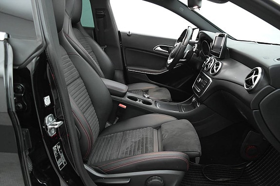 Mercedes-Benz CLA200 16 of 23