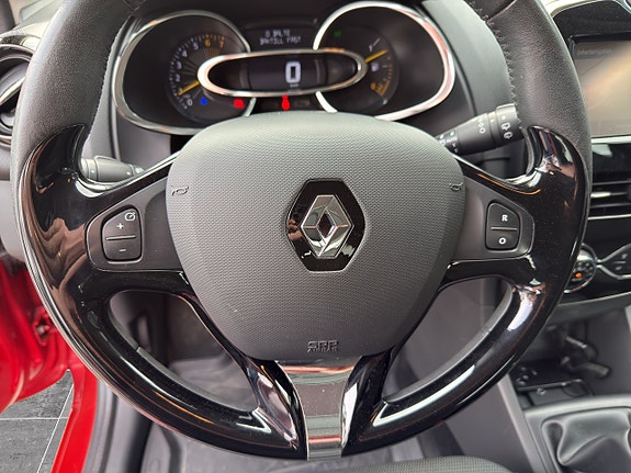 Renault Clio 15 of 19