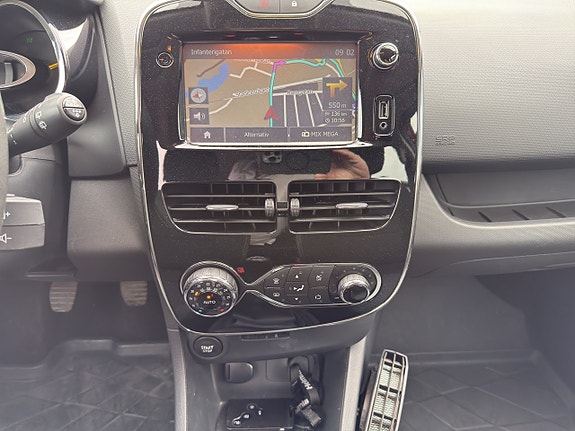Renault Clio 17 of 19
