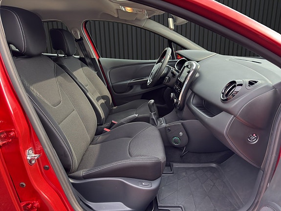 Renault Clio 12 of 19
