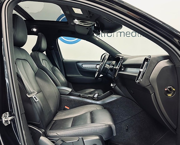 Volvo XC40 9 of 12