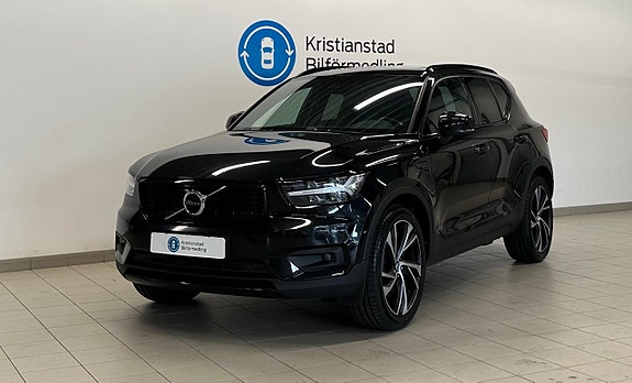 Volvo XC40 2 of 12