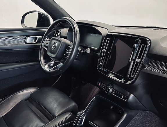 Volvo XC40 10 of 12