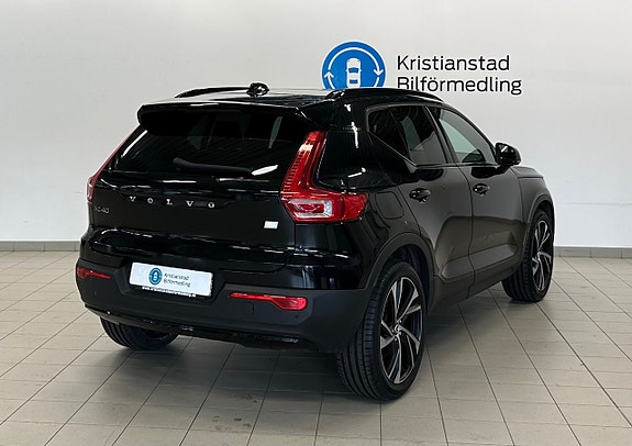 Volvo XC40 8 of 12