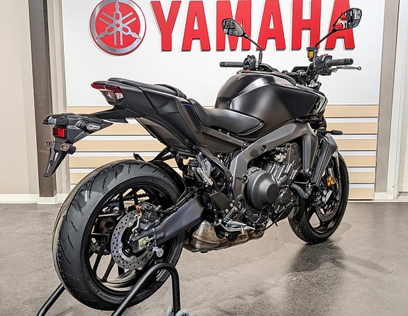 Yamaha MT-09 3 of 6