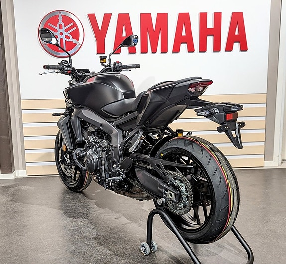 Yamaha MT-09 4 of 6