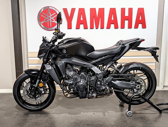 Yamaha MT-09 2 of 6