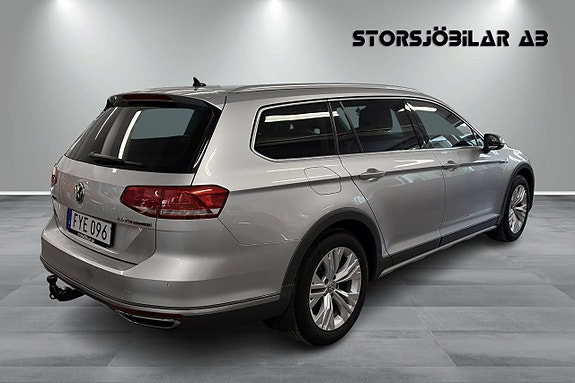 Volkswagen Passat Alltrack 3 of 5