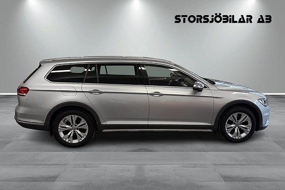 Volkswagen Passat Alltrack 2 of 5