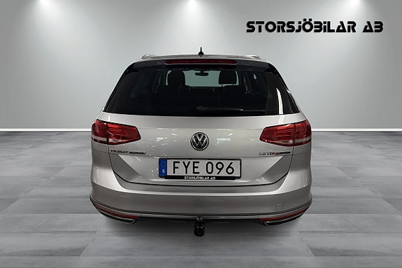 Volkswagen Passat Alltrack 4 of 5