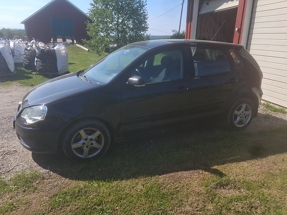 Volkswagen Polo 2 of 3