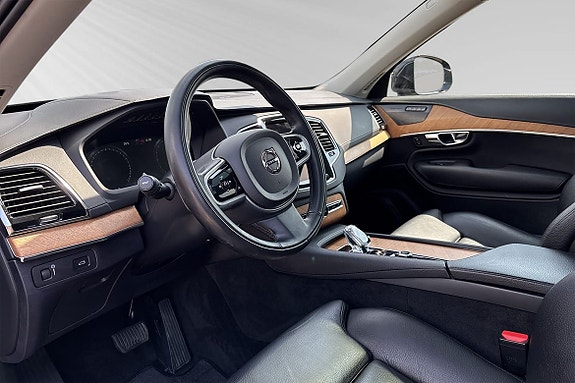 Volvo XC90 8 of 13