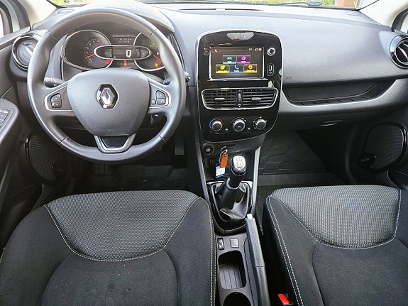 Renault Clio 10 of 12