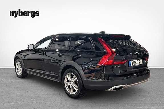 Volvo V90 Cross Country 3 of 5