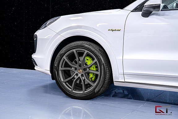 Porsche Cayenne 5 of 5