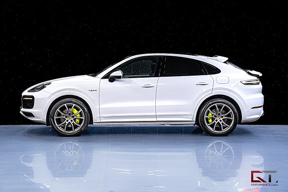 Porsche Cayenne 4 of 5