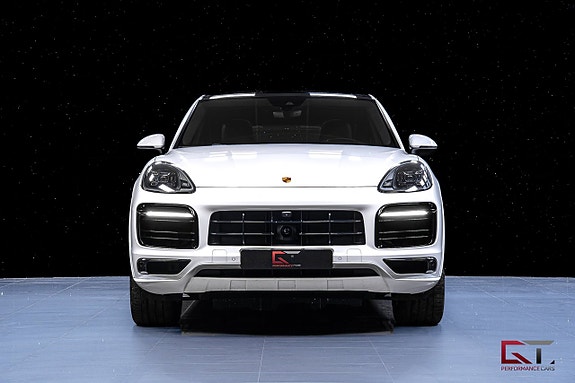 Porsche Cayenne 3 of 5